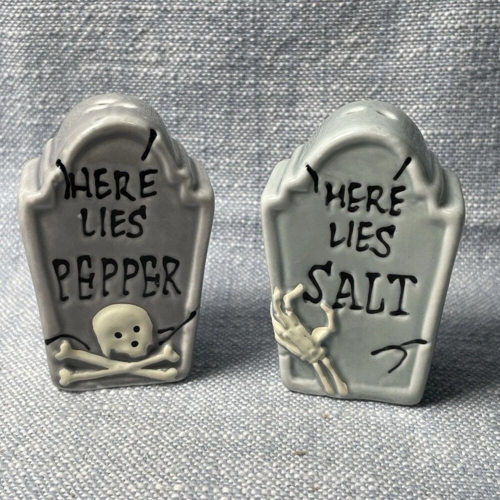 Cracker Barrel Stoneware Spooky Tombstone Salt and Pepper Shakers Halloween NEW
